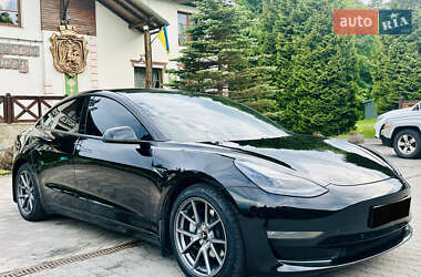 Седан Tesla Model 3 2021 в 