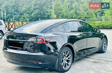 Седан Tesla Model 3 2021 в 