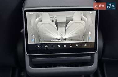 Седан Tesla Model 3 2024 в 