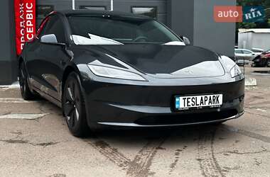 Седан Tesla Model 3 2024 в 
