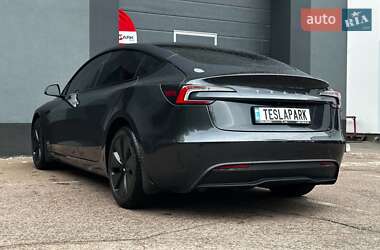 Седан Tesla Model 3 2024 в 