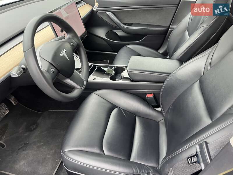 Седан Tesla Model 3 2019 в Здолбуніві