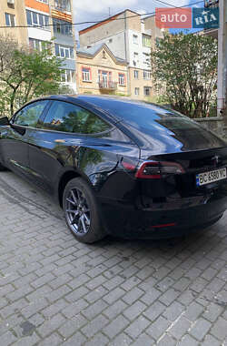 Седан Tesla Model 3 2022 в 