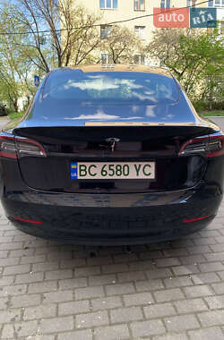 Седан Tesla Model 3 2022 в 