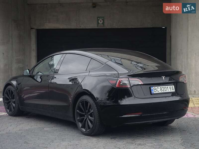 Седан Tesla Model 3 2021 в 