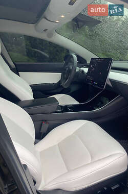 Седан Tesla Model 3 2019 в 