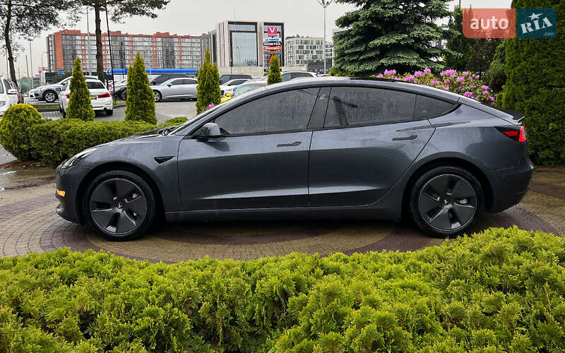 Седан Tesla Model 3 2023 в Львові