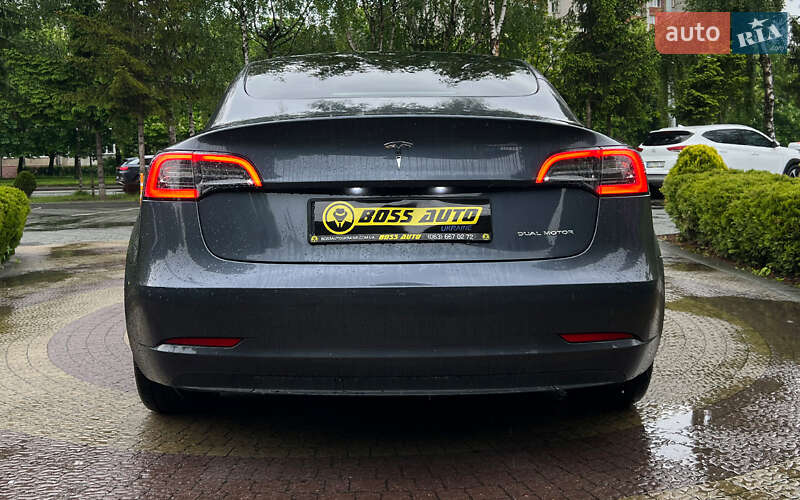 Седан Tesla Model 3 2023 в Львові