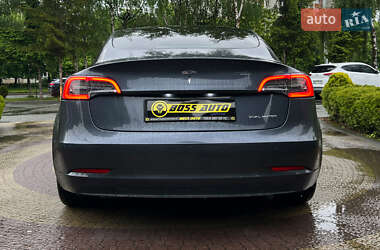Седан Tesla Model 3 2023 в 