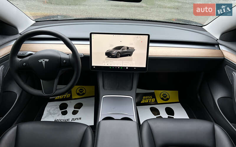Седан Tesla Model 3 2023 в Львові