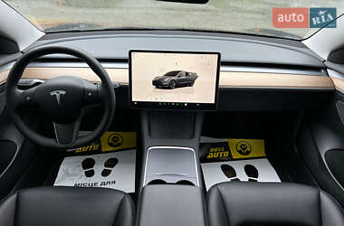 Седан Tesla Model 3 2023 в 
