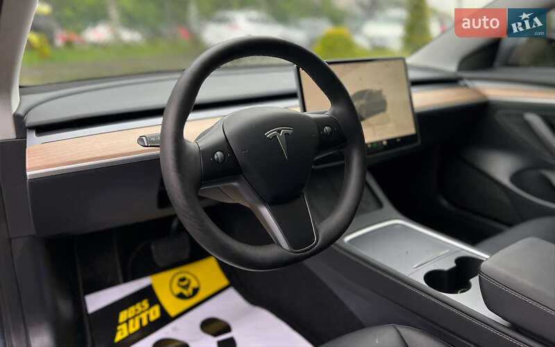 Седан Tesla Model 3 2023 в Львові