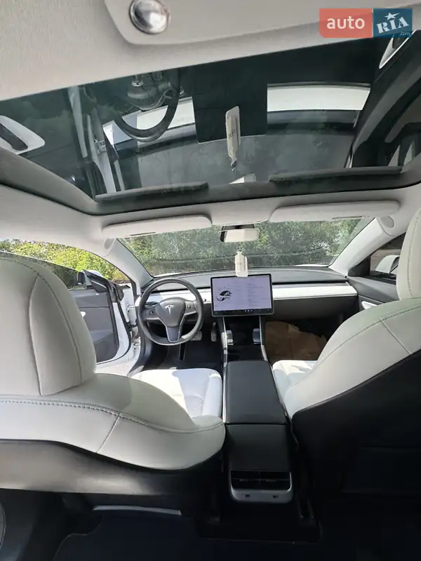 Седан Tesla Model 3 2020 в 