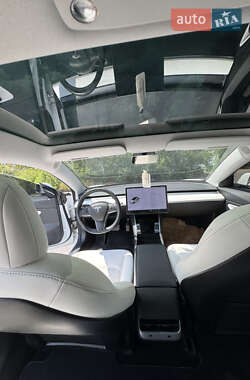 Седан Tesla Model 3 2020 в 