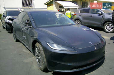 Седан Tesla Model 3 2025 в Чернівцях