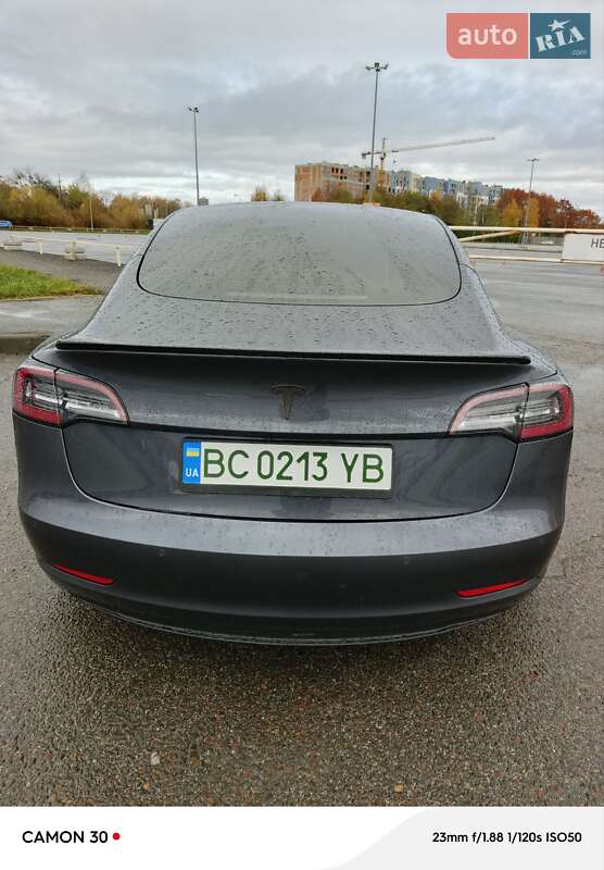 Седан Tesla Model 3 2021 в Львові