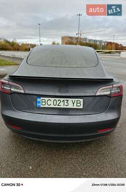 Седан Tesla Model 3 2021 в 