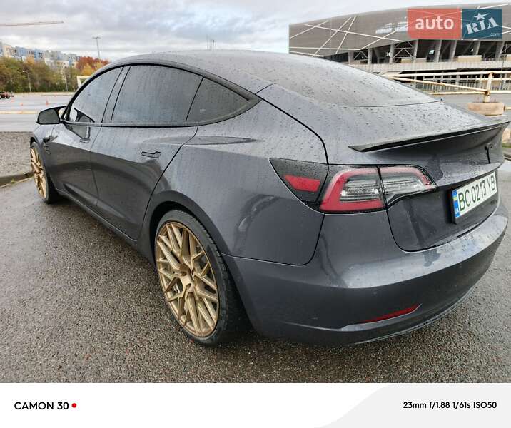 Седан Tesla Model 3 2021 в Львові