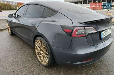 Седан Tesla Model 3 2021 в 