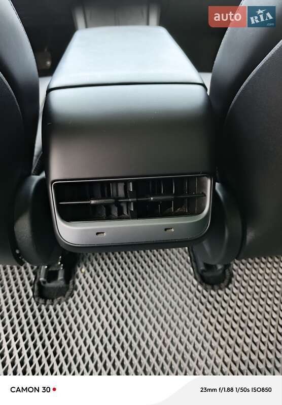 Седан Tesla Model 3 2021 в Львові