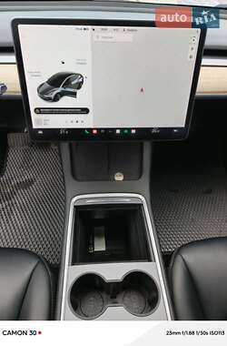 Седан Tesla Model 3 2021 в 