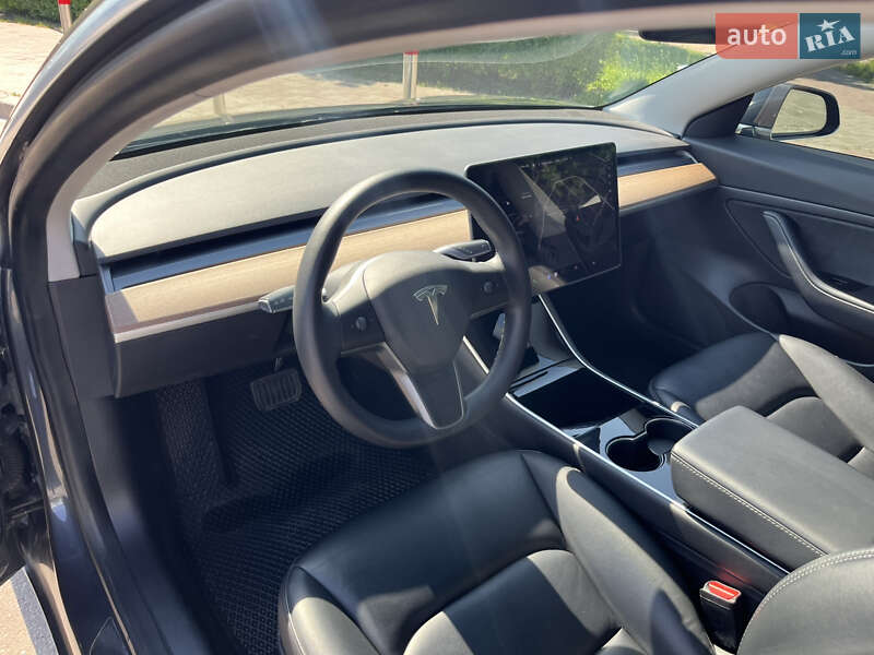 Седан Tesla Model 3 2020 в Киеве