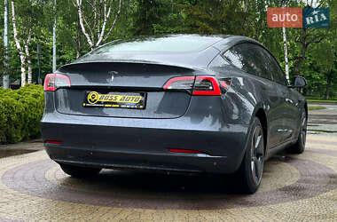 Седан Tesla Model 3 2021 в 