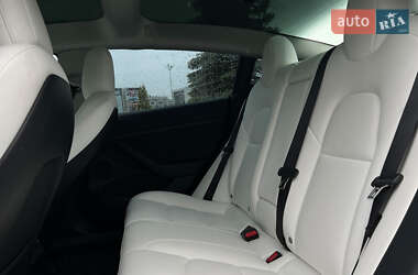 Седан Tesla Model 3 2021 в 