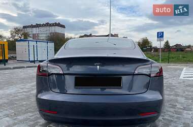 Седан Tesla Model 3 2021 в 