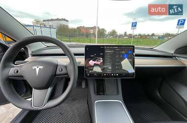 Седан Tesla Model 3 2021 в 