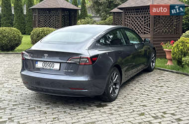 Седан Tesla Model 3 2021 в 