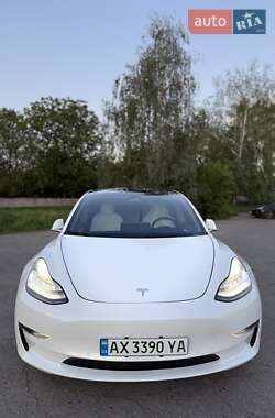 Седан Tesla Model 3 2019 в 