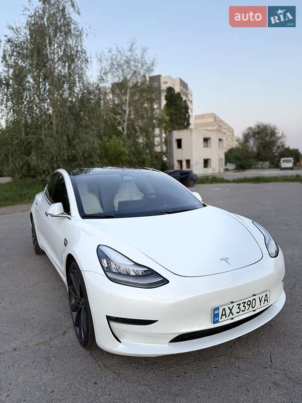 Седан Tesla Model 3 2019 в Києві