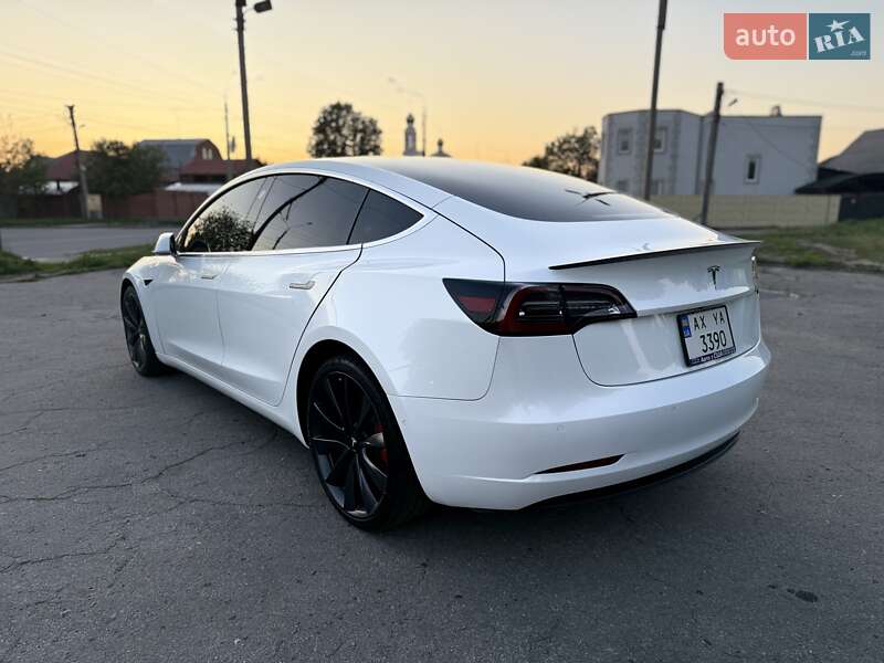 Седан Tesla Model 3 2019 в Києві