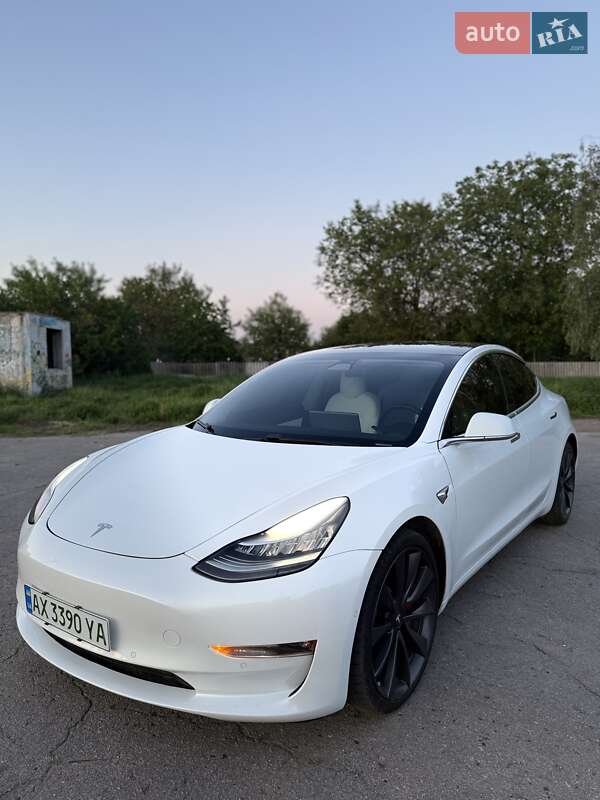 Седан Tesla Model 3 2019 в Києві