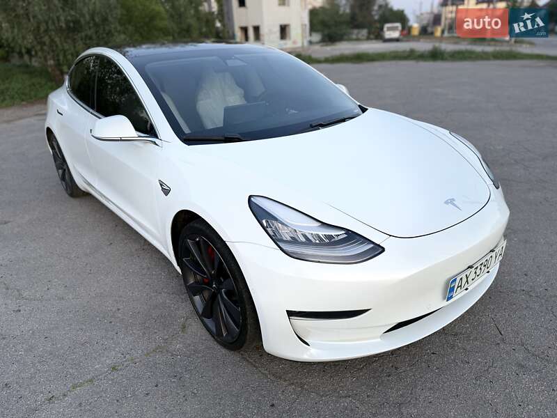 Седан Tesla Model 3 2019 в Києві