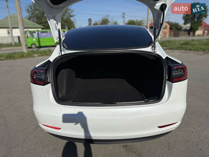 Седан Tesla Model 3 2019 в Києві