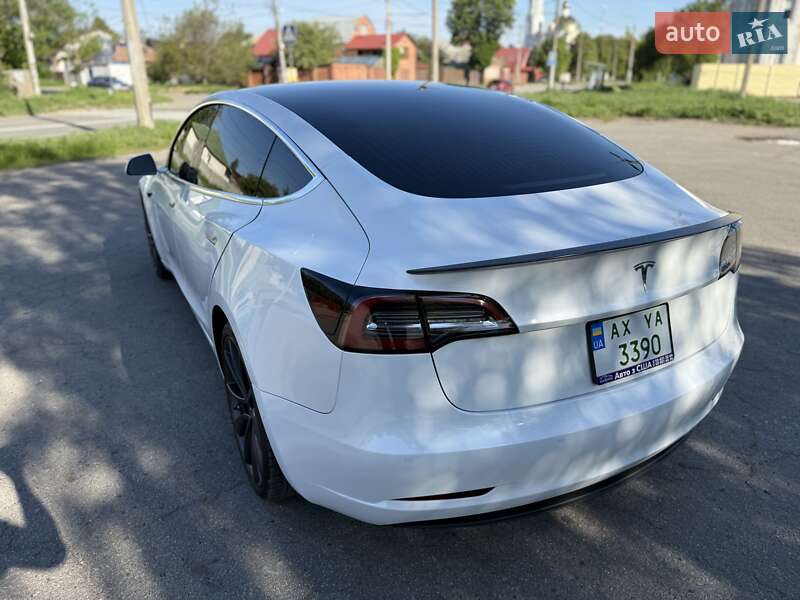 Седан Tesla Model 3 2019 в Києві
