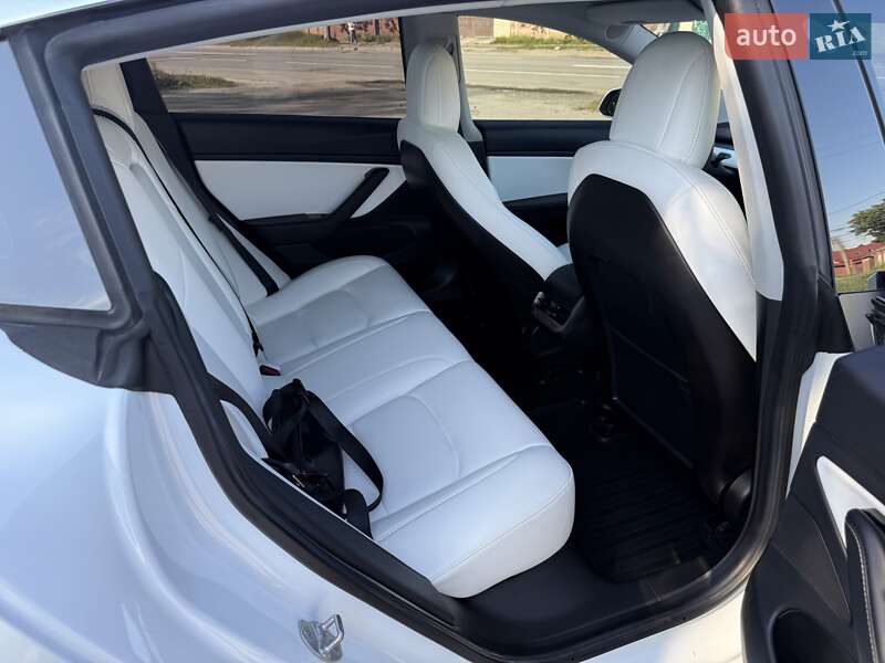 Седан Tesla Model 3 2019 в Києві