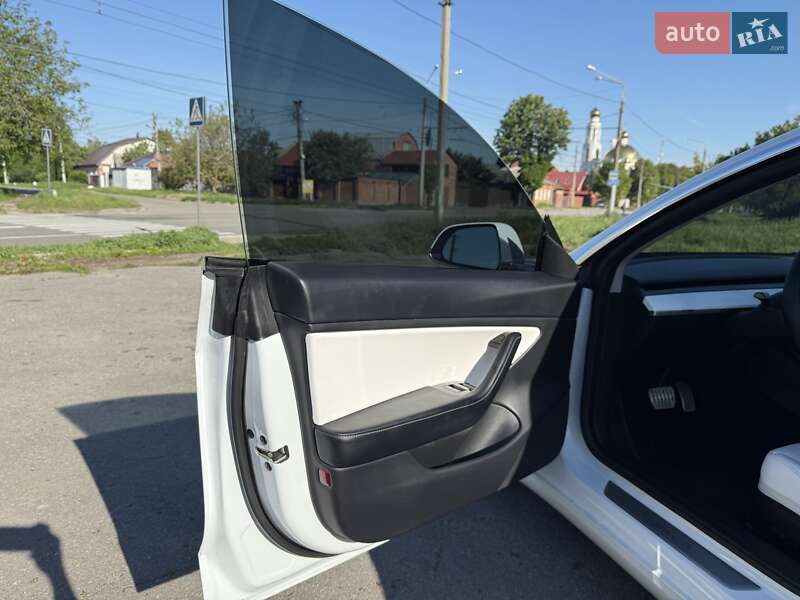 Седан Tesla Model 3 2019 в Києві