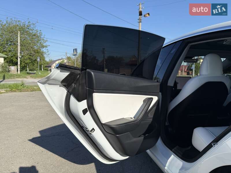Седан Tesla Model 3 2019 в Києві