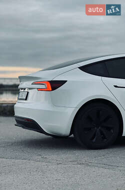 Седан Tesla Model 3 2024 в 