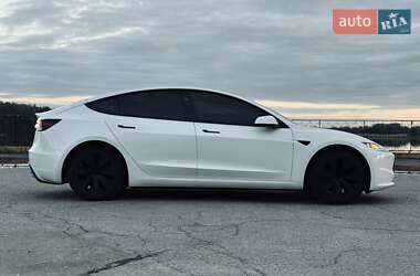 Седан Tesla Model 3 2024 в 