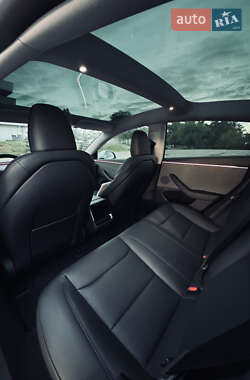 Седан Tesla Model 3 2024 в 