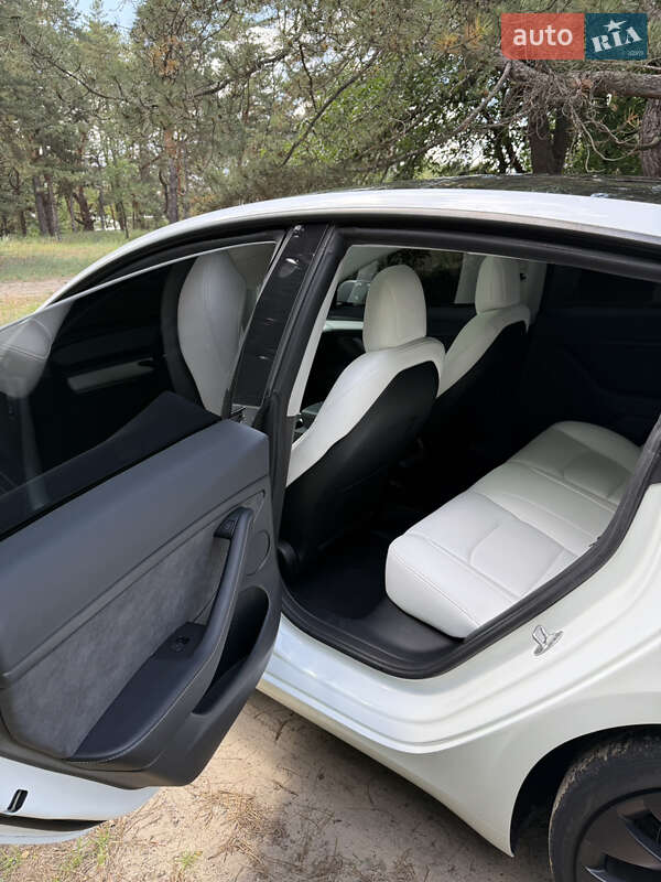 Седан Tesla Model 3 2023 в Днепре