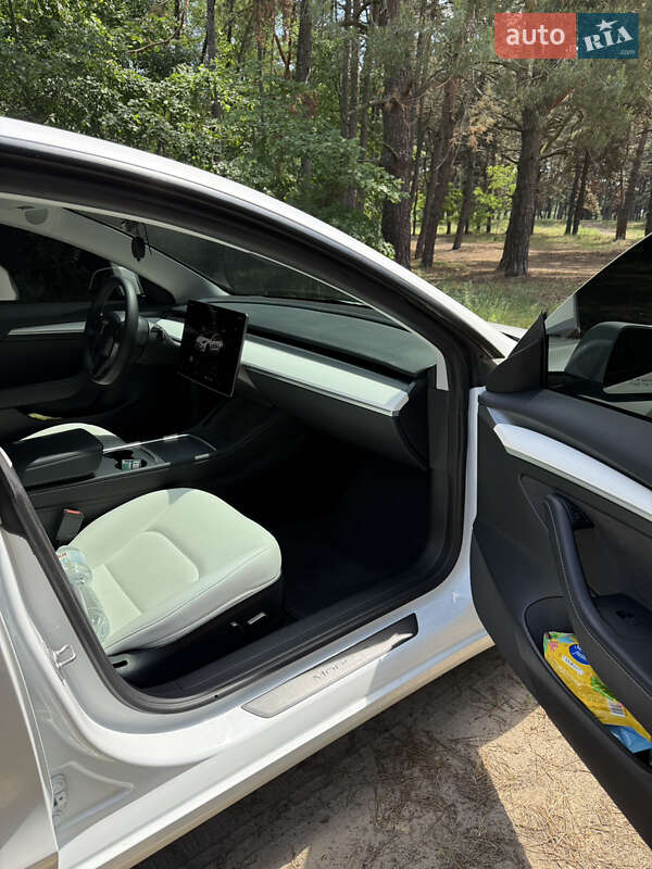 Седан Tesla Model 3 2023 в Днепре
