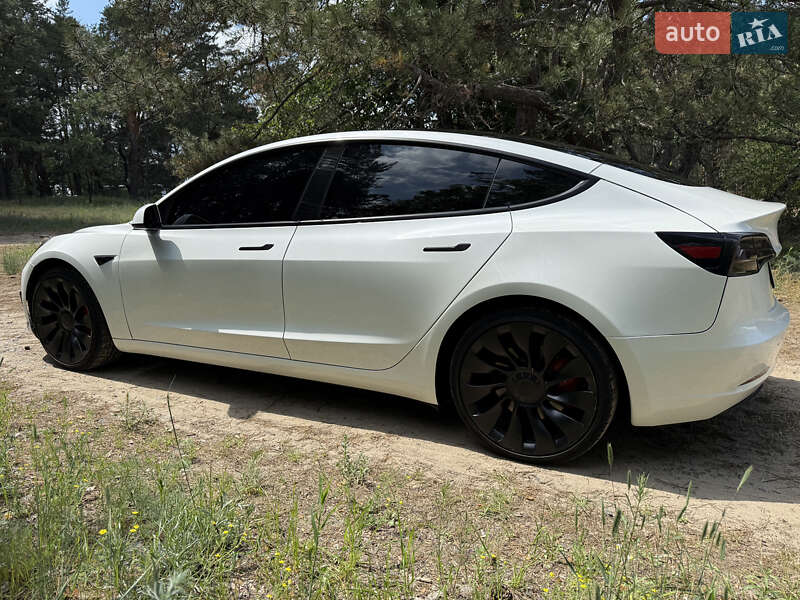 Седан Tesla Model 3 2023 в Днепре
