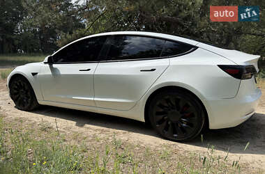 Седан Tesla Model 3 2023 в 