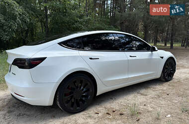 Седан Tesla Model 3 2023 в 