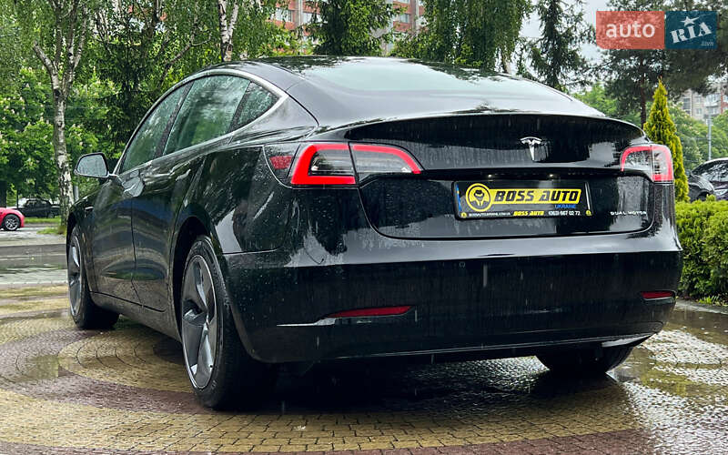 Седан Tesla Model 3 2020 в Львове